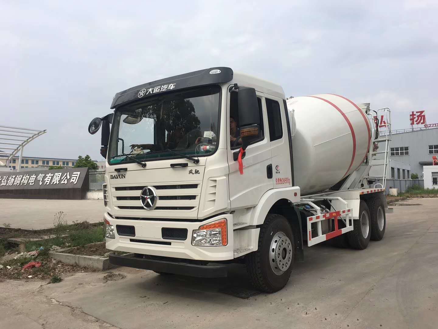 大運風(fēng)馳8-10方攪拌車(chē)